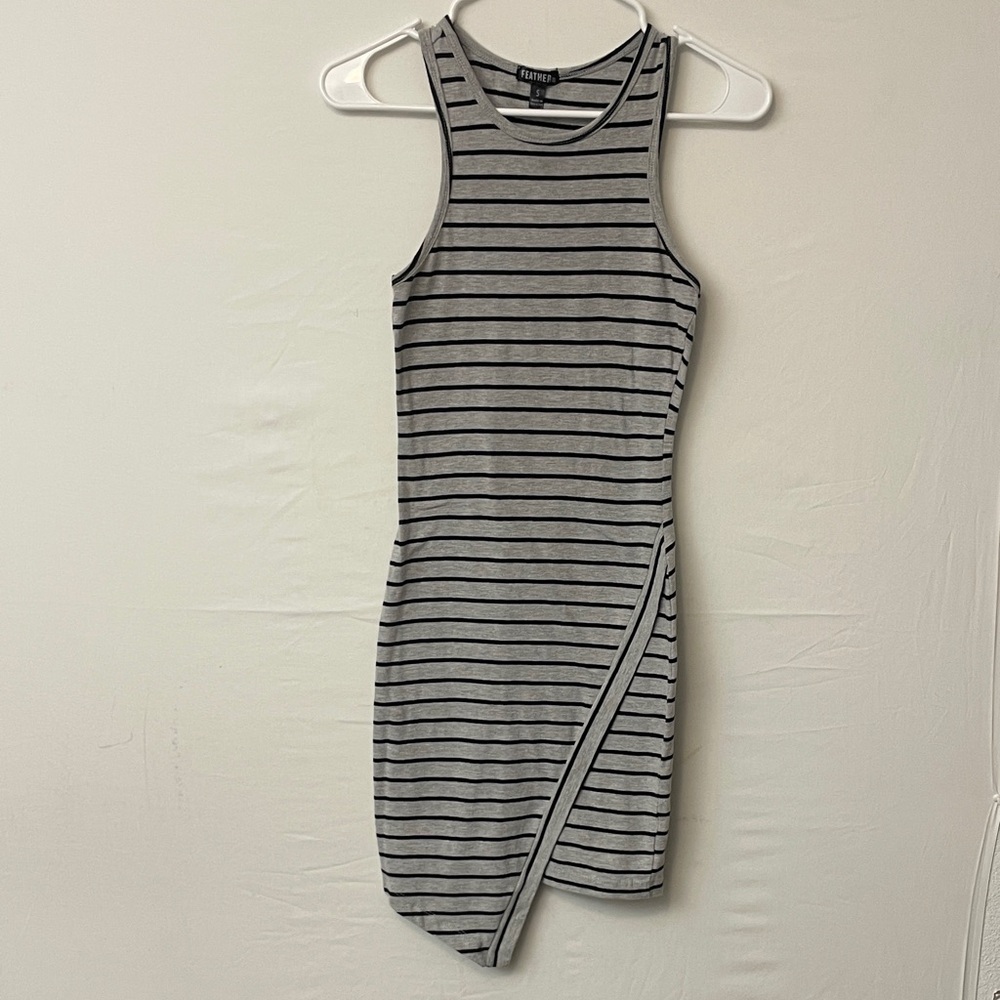 Feathers Gray Asymmetrical Striped Dress   women’s size:S (G5)”✨